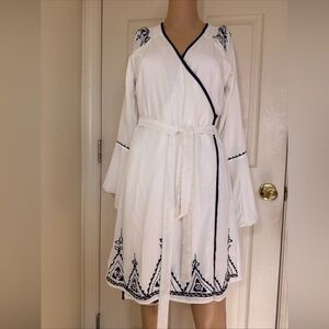 NWT Boutique White Wrap-around Dress Size Small Navy Blue Embroidered Dress
